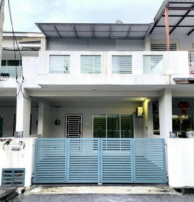 Cozyhouse 4Room 3Bath Room 10Pax'''Simpangampattasek Simpang Ampat  外观 照片